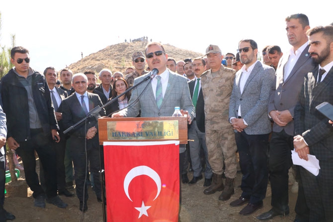 Hakkari'de fidan dikimi etkinliği 1