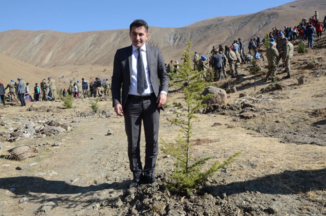 Hakkari'de fidan dikimi etkinliği 8