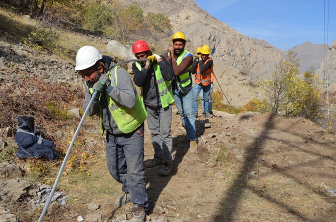 VEDAŞ Ekiplerinin Zap'ta zorlu mesaisi 1