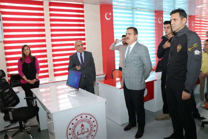 Hakkari'de Bilişim ve Üretim Atölyesi açıldı 10