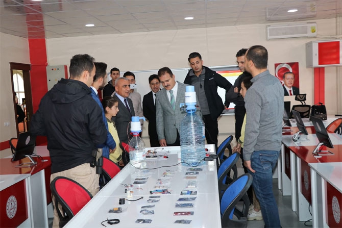 Hakkari'de Bilişim ve Üretim Atölyesi açıldı 6