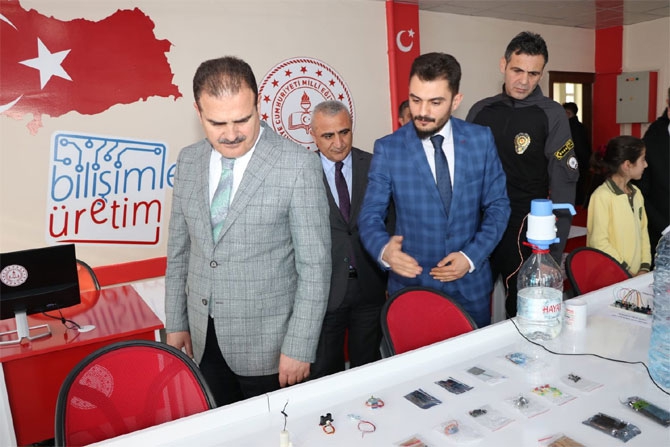 Hakkari'de Bilişim ve Üretim Atölyesi açıldı 9