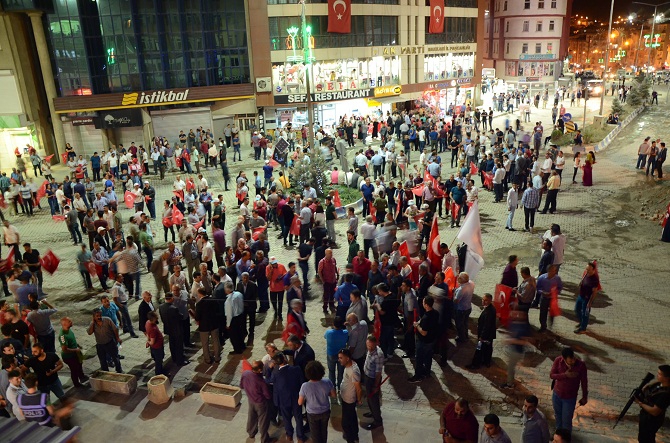Hakkari’de 15 Temmuz yürüyüşü düzenlendi 1