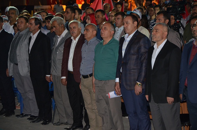 Hakkari’de 15 Temmuz yürüyüşü düzenlendi 12