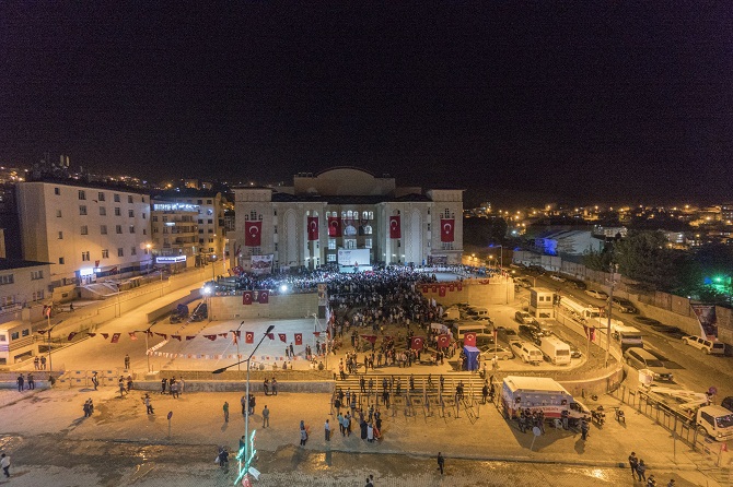 Hakkari’de 15 Temmuz yürüyüşü düzenlendi 13