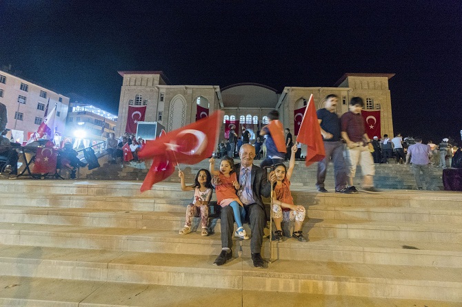 Hakkari’de 15 Temmuz yürüyüşü düzenlendi 14