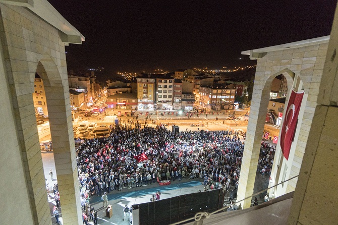 Hakkari’de 15 Temmuz yürüyüşü düzenlendi 15
