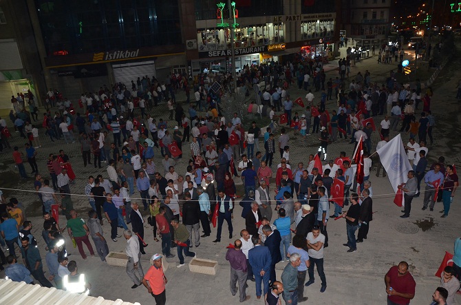 Hakkari’de 15 Temmuz yürüyüşü düzenlendi 2