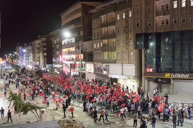 Hakkari’de 15 Temmuz yürüyüşü düzenlendi 4