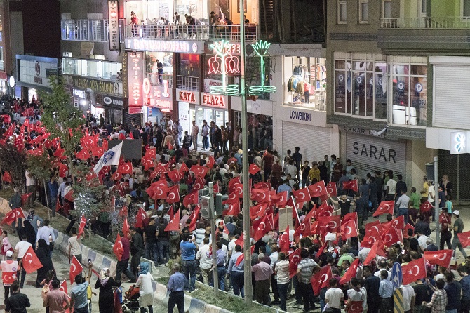Hakkari’de 15 Temmuz yürüyüşü düzenlendi 5