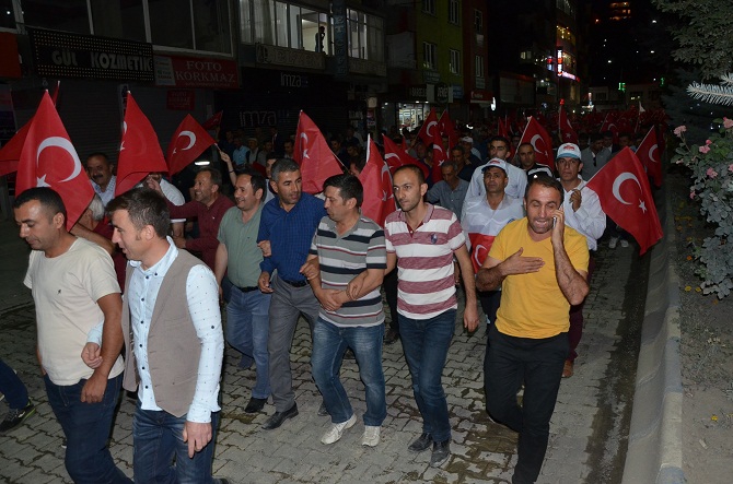 Hakkari’de 15 Temmuz yürüyüşü düzenlendi 6