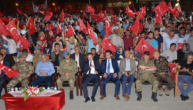 Hakkari’de 15 Temmuz yürüyüşü düzenlendi 9