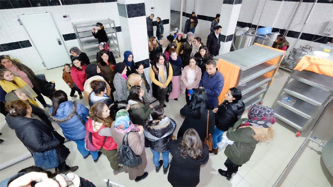 Hakkari kadın girişimciler Yüksekova'da işletmeleri gezdi 15