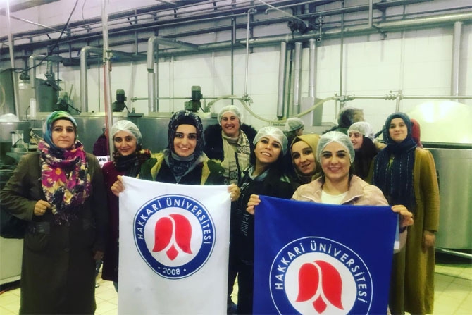 Hakkari kadın girişimciler Yüksekova'da işletmeleri gezdi 2