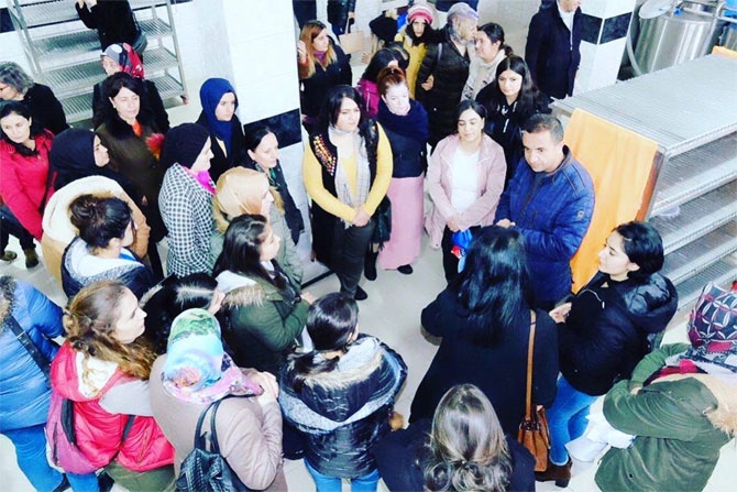Hakkari kadın girişimciler Yüksekova'da işletmeleri gezdi 4