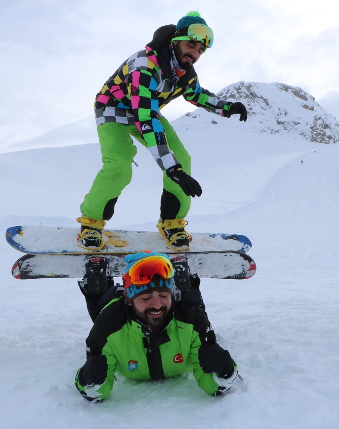 Hakkari'de kayak sezonu açıldı 13