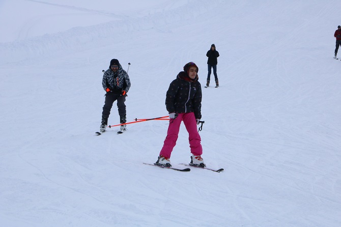 Hakkari'de kayak sezonu açıldı 2