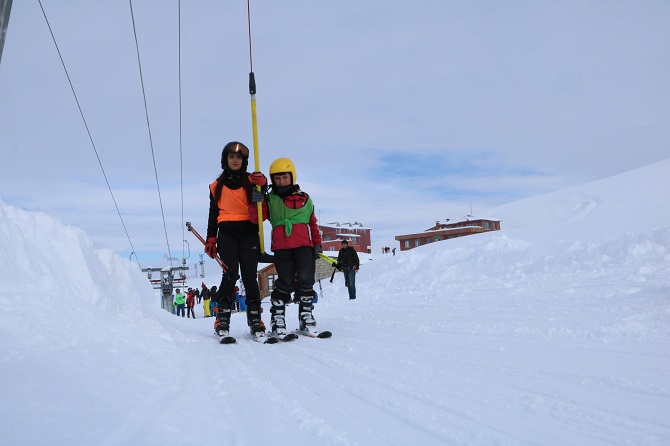 Hakkari'de kayak sezonu açıldı 3