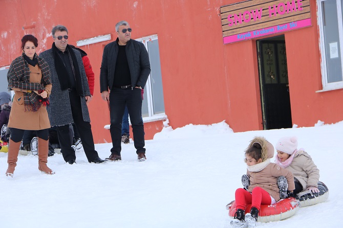 Hakkari'de kayak sezonu açıldı 4