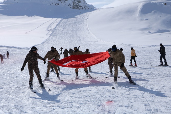 Hakkari'de, Sarıkamış şehitleri için yürüyüş 17