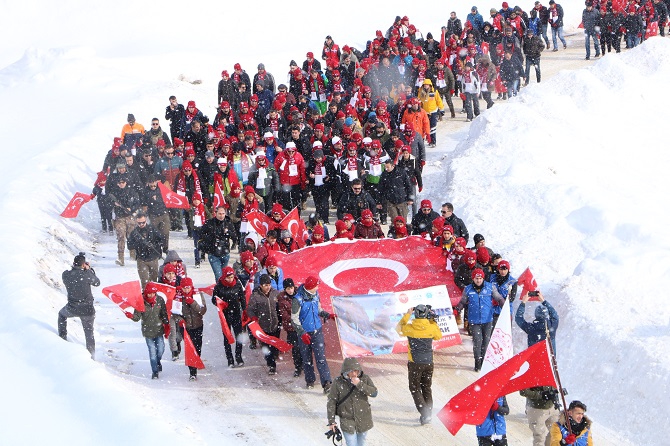Hakkari'de, Sarıkamış şehitleri için yürüyüş 3