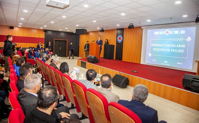 Hakkarili Girişimci kadınlar kep fırlattı 13