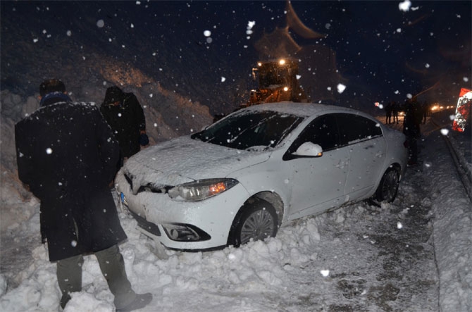 Hakkari'de ekipler diyaliz hastası için seferber oldu 10