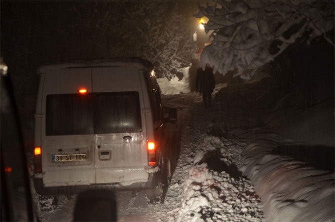 Hakkari'de ekipler diyaliz hastası için seferber oldu 11