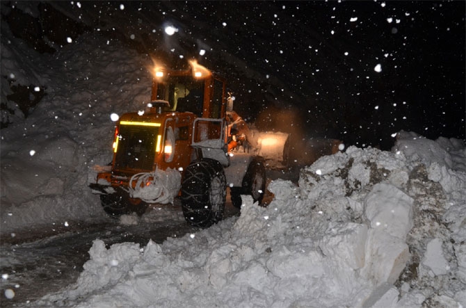 Hakkari'de ekipler diyaliz hastası için seferber oldu 15