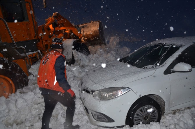 Hakkari'de ekipler diyaliz hastası için seferber oldu 2