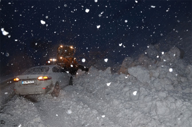 Hakkari'de ekipler diyaliz hastası için seferber oldu 3
