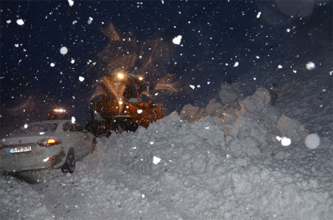 Hakkari'de ekipler diyaliz hastası için seferber oldu 5