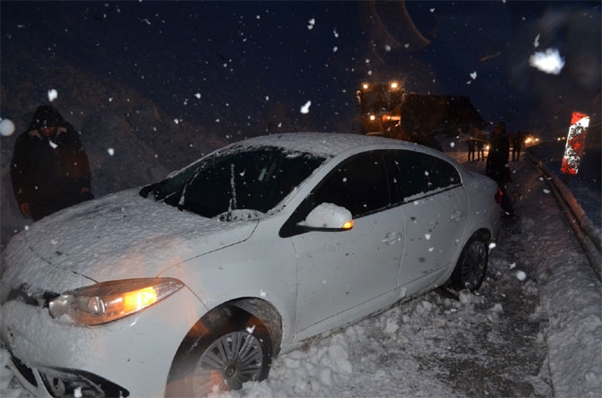 Hakkari'de ekipler diyaliz hastası için seferber oldu 6