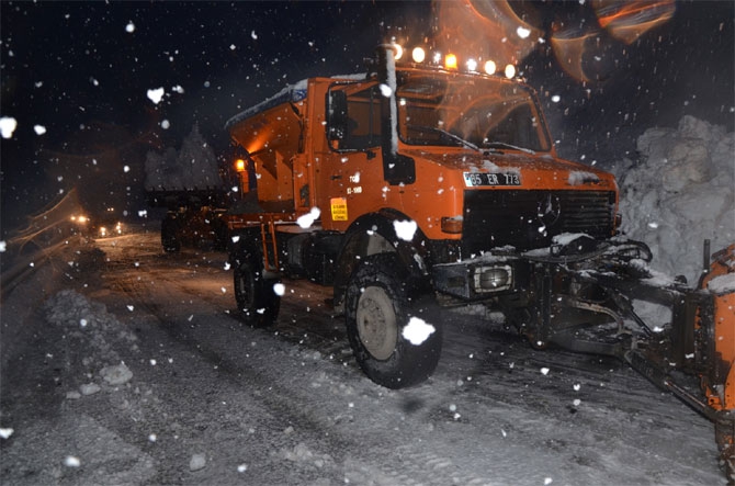 Hakkari'de ekipler diyaliz hastası için seferber oldu 7
