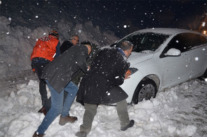 Hakkari'de ekipler diyaliz hastası için seferber oldu 9