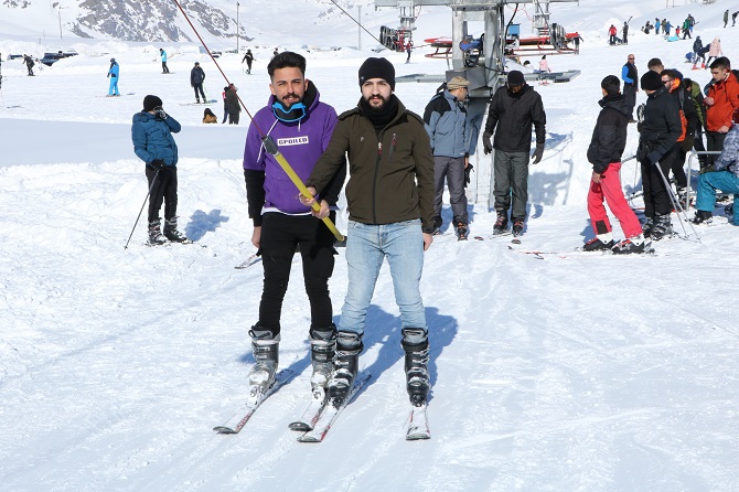 Hakkarililer hafta sonu kayak merkezine akın etti! 18