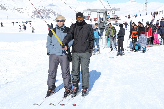 Hakkarililer hafta sonu kayak merkezine akın etti! 19