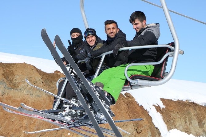 Hakkarililer hafta sonu kayak merkezine akın etti! 30