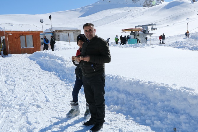 Hakkarililer hafta sonu kayak merkezine akın etti! 34