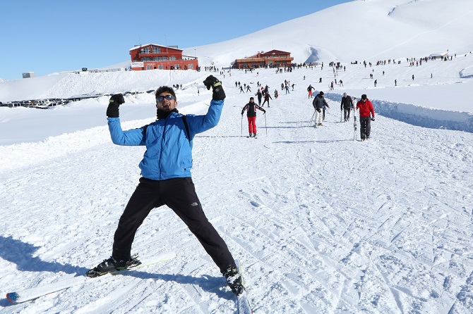 Hakkarililer hafta sonu kayak merkezine akın etti! 38