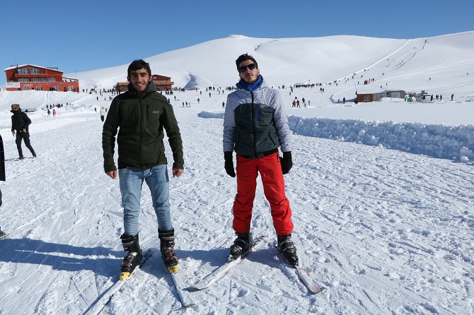 Hakkarililer hafta sonu kayak merkezine akın etti! 39