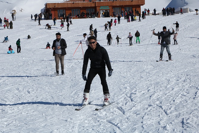 Hakkarililer hafta sonu kayak merkezine akın etti! 40
