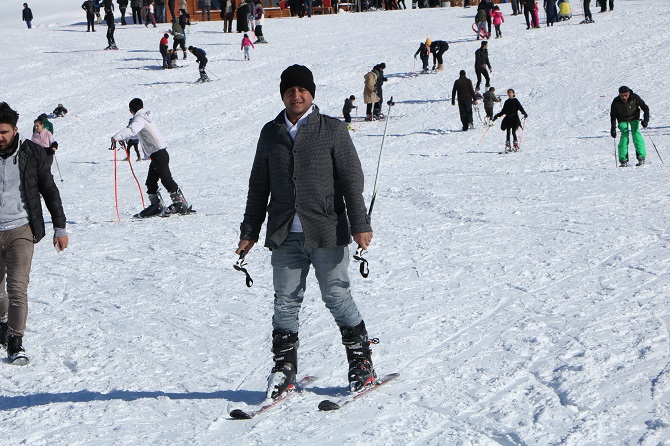 Hakkarililer hafta sonu kayak merkezine akın etti! 41