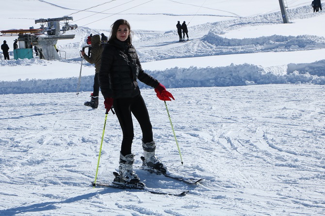 Hakkarililer hafta sonu kayak merkezine akın etti! 42