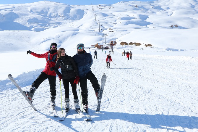 Hakkarililer hafta sonu kayak merkezine akın etti! 43