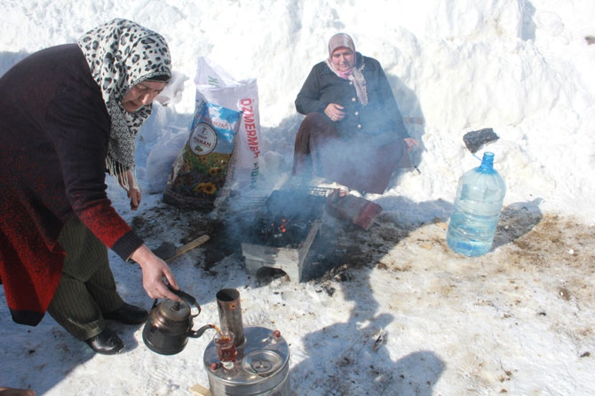 Hakkarililer hafta sonu kayak merkezine akın etti! 48