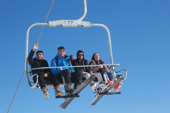 Hakkarililer hafta sonu kayak merkezine akın etti! 51