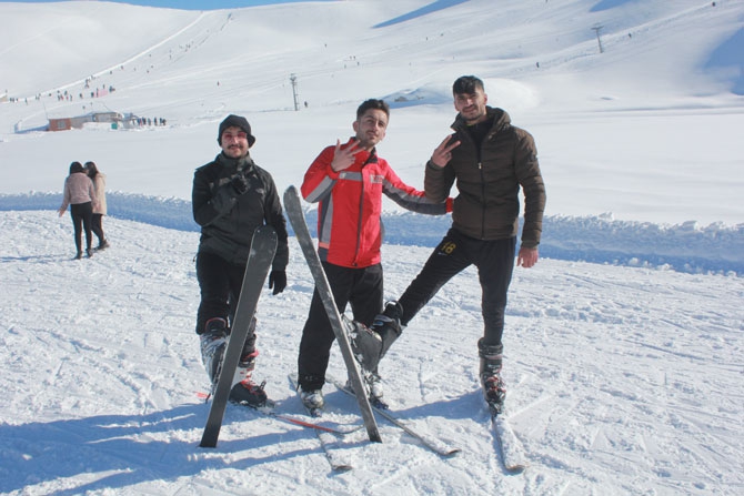 Hakkarililer hafta sonu kayak merkezine akın etti! 52