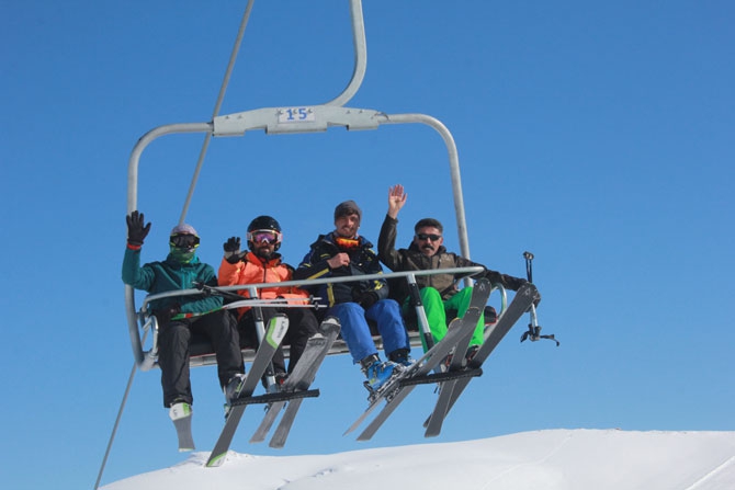 Hakkarililer hafta sonu kayak merkezine akın etti! 54