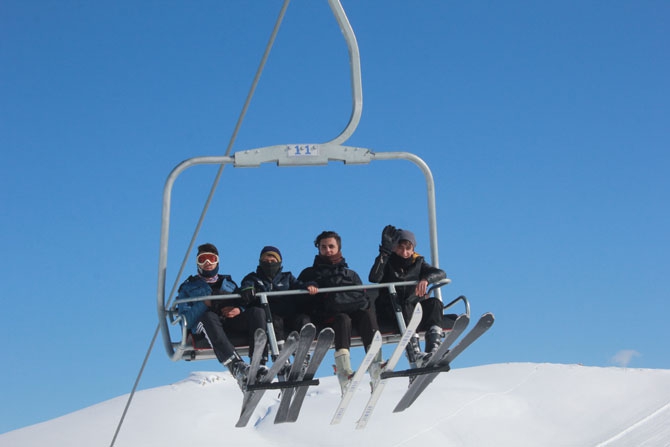 Hakkarililer hafta sonu kayak merkezine akın etti! 56